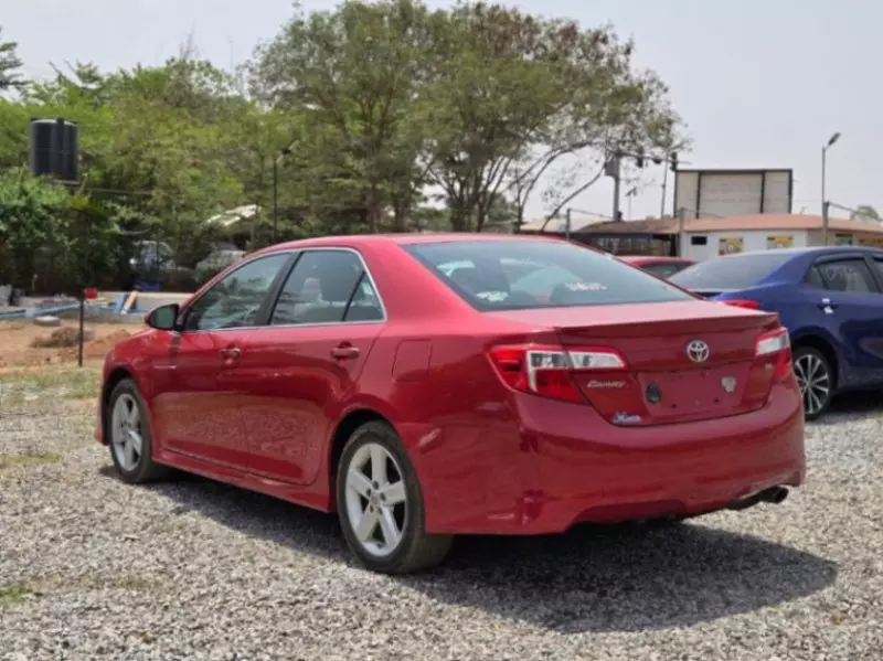Toyota Camry   - 2013