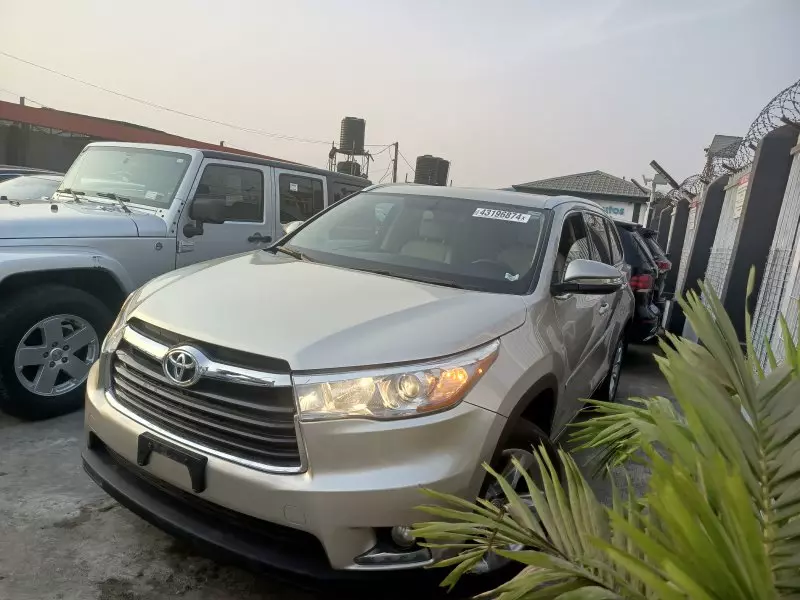 Toyota Highlander   - 2015