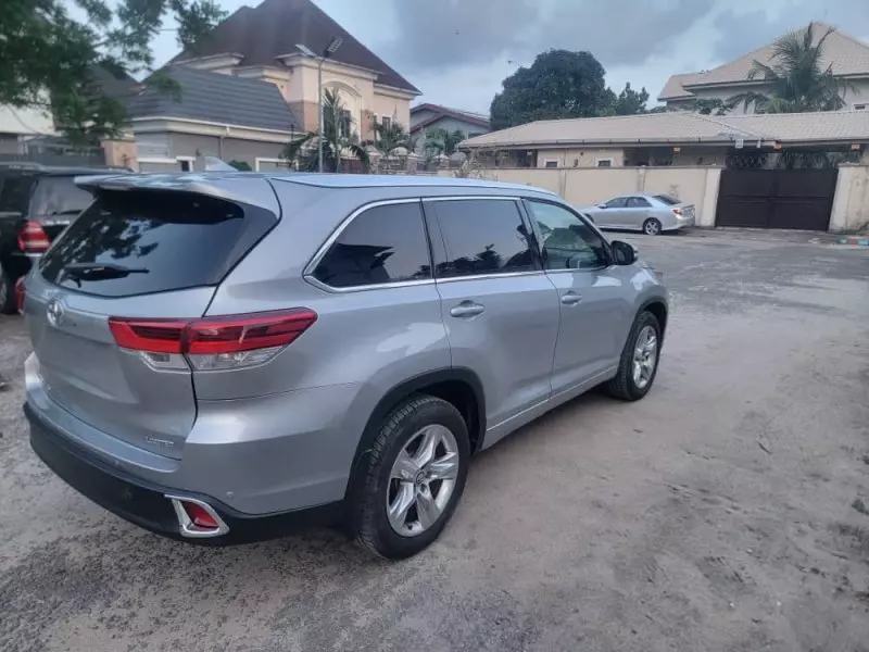Toyota Highlander   - 2016