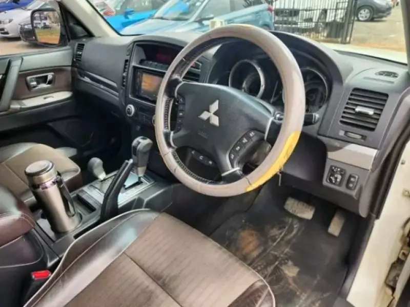 Mitsubishi Pajero   - 2010