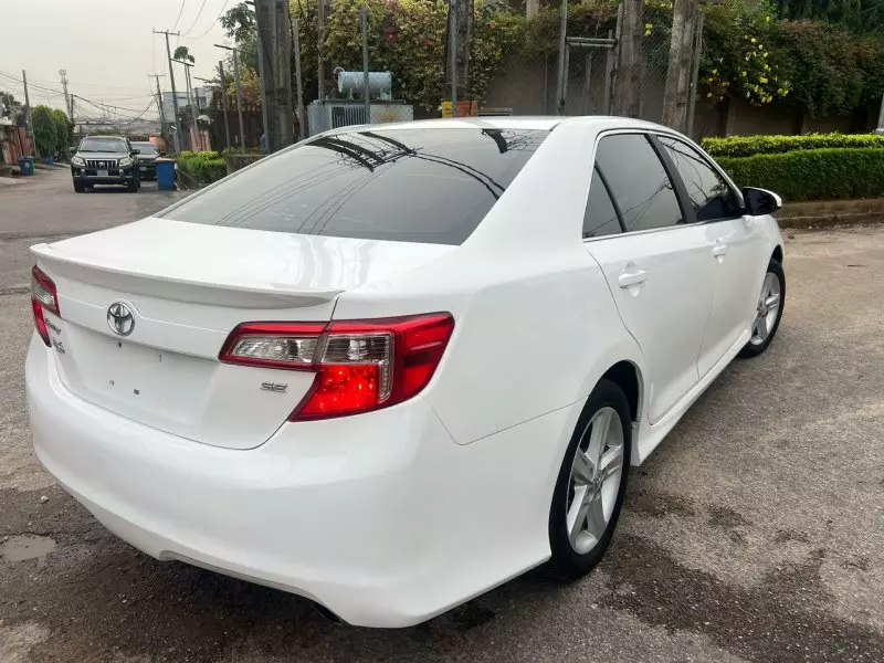 Toyota Camry   - 2012