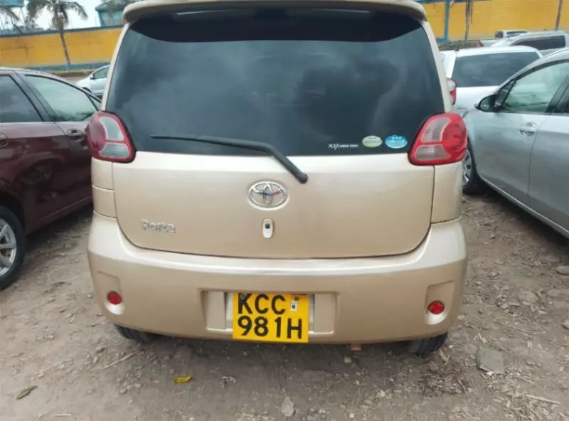 Toyota Porte   - 2009
