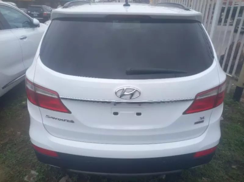 Hyundai Santa Fe   - 2015