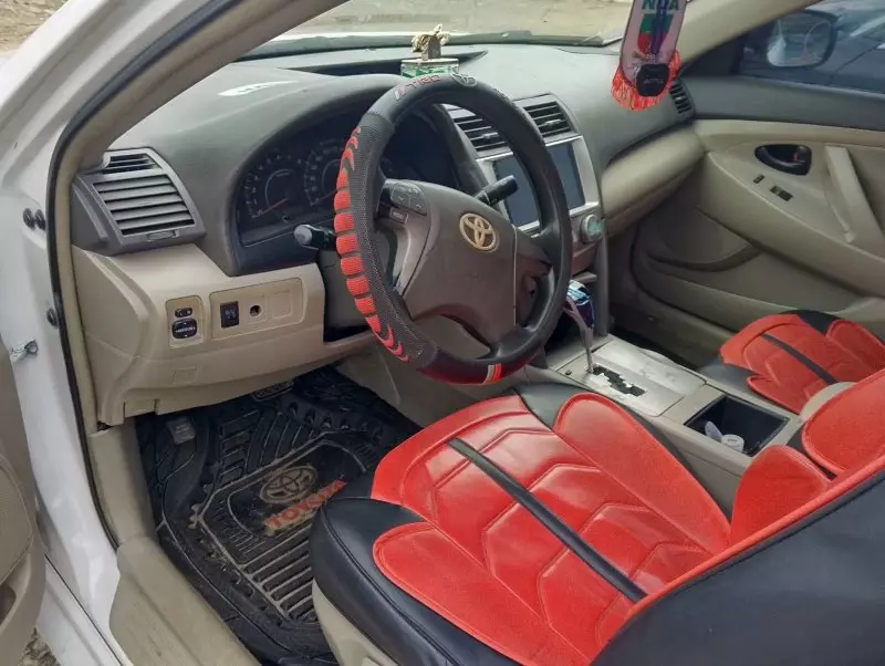 Toyota Camry   - 2010