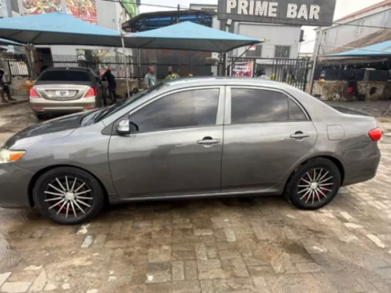 Toyota Corolla   - 2010