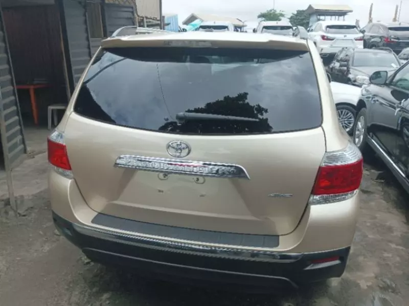 Toyota Highlander   - 2014