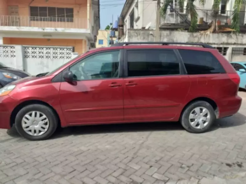 Toyota Sienna   - 2007