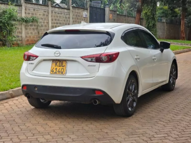 Mazda Axela    - 2015