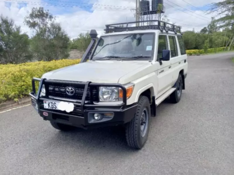 Toyota Landcruiser 76   - 2019