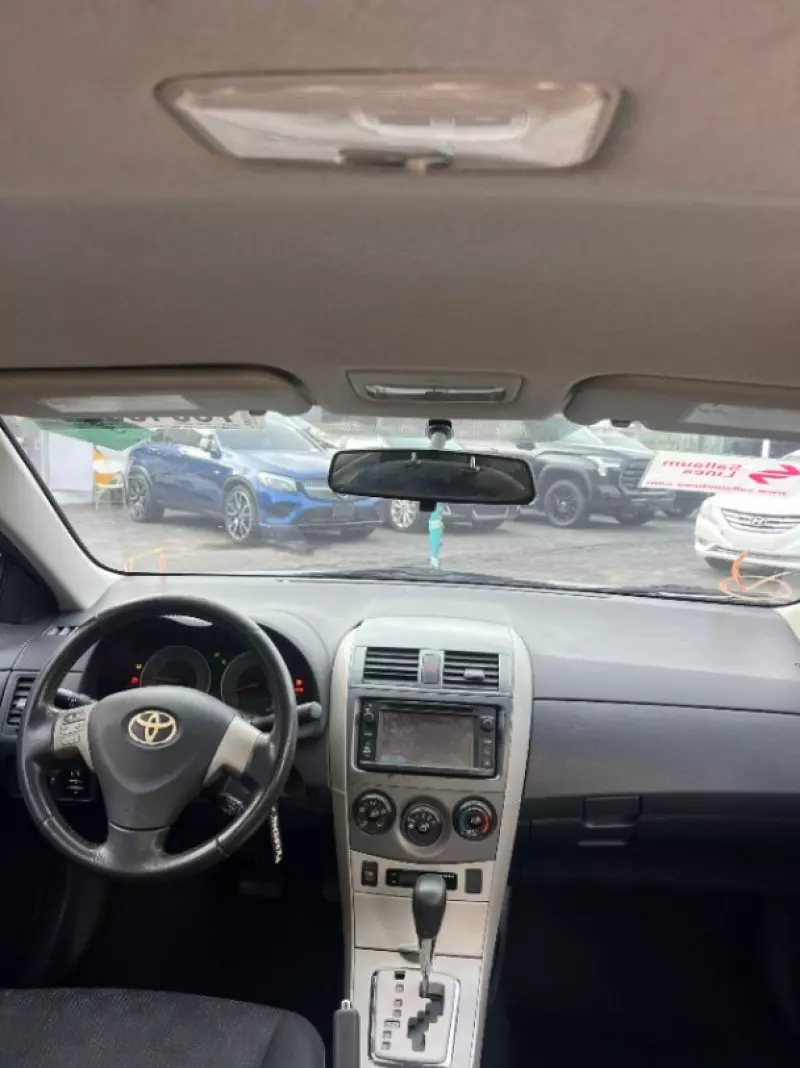 Toyota Corolla   - 2010