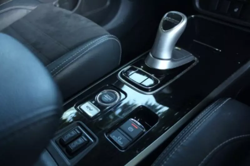 Mitsubishi Plug-in Hybrid Outlander   - 2017
