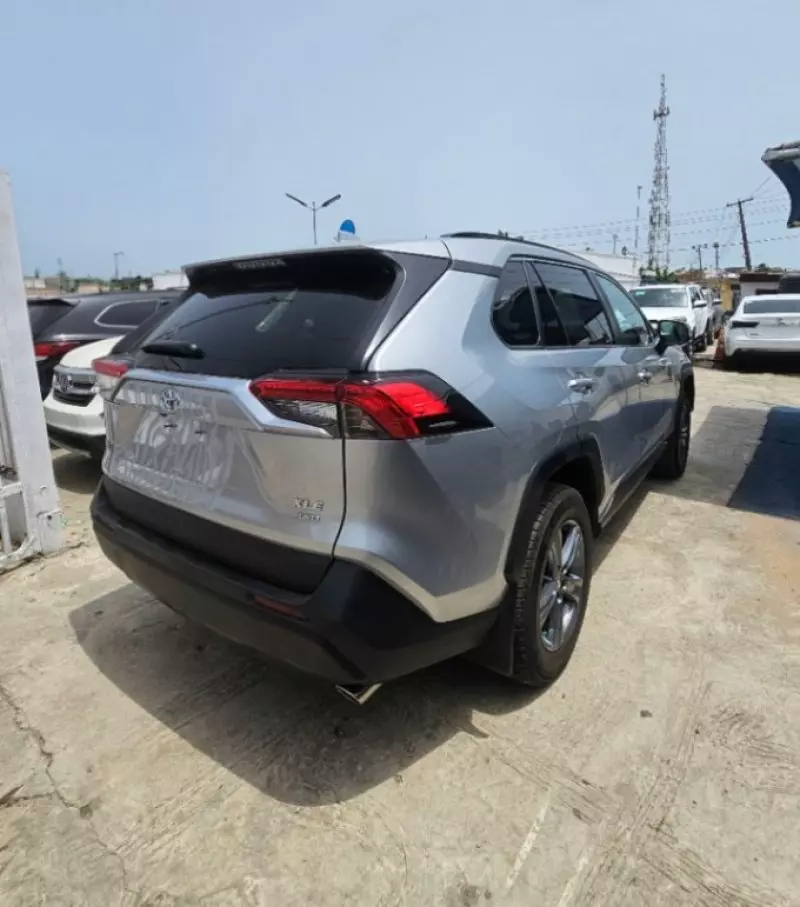 Toyota RAV4   - 2024
