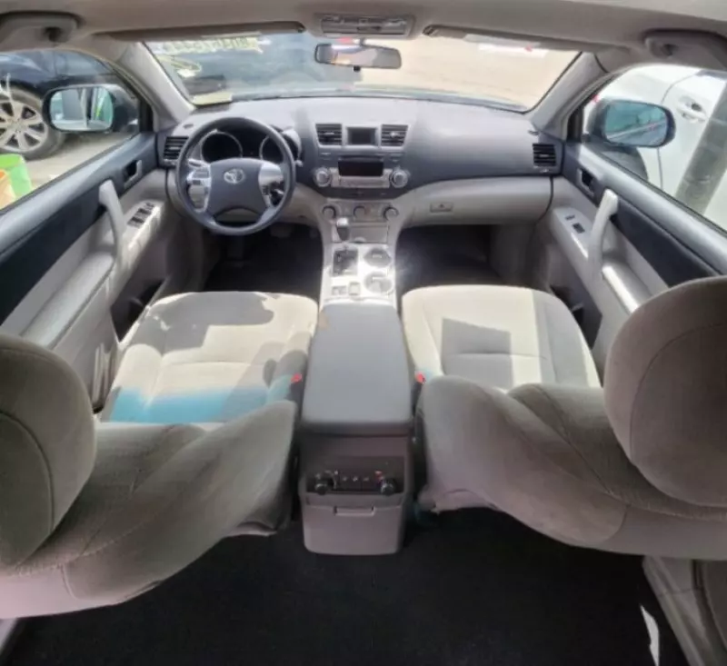 Toyota Highlander   - 2012