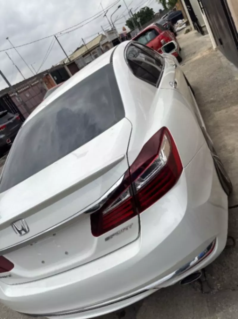 Honda Accord   - 2016