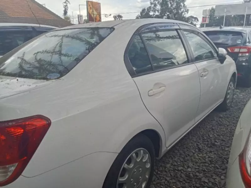 Toyota Axio    - 2015