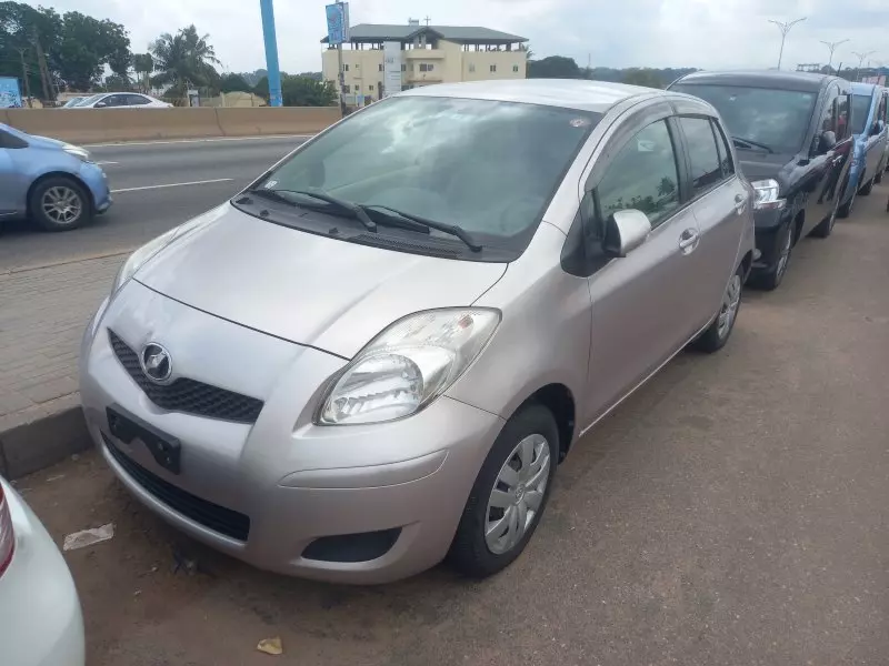 Toyota Vitz   - 2011