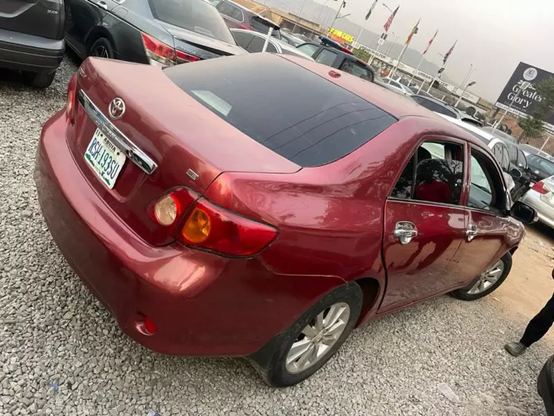 Toyota corolla   - 2009