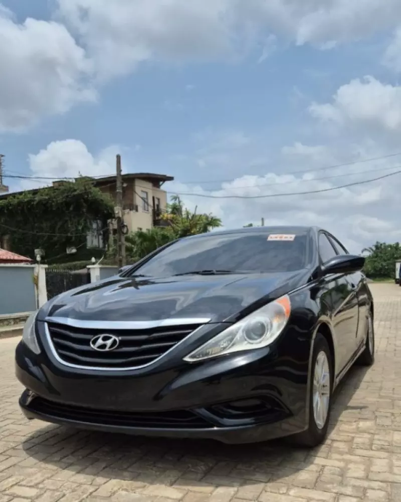 Hyundai Sonata   - 2011
