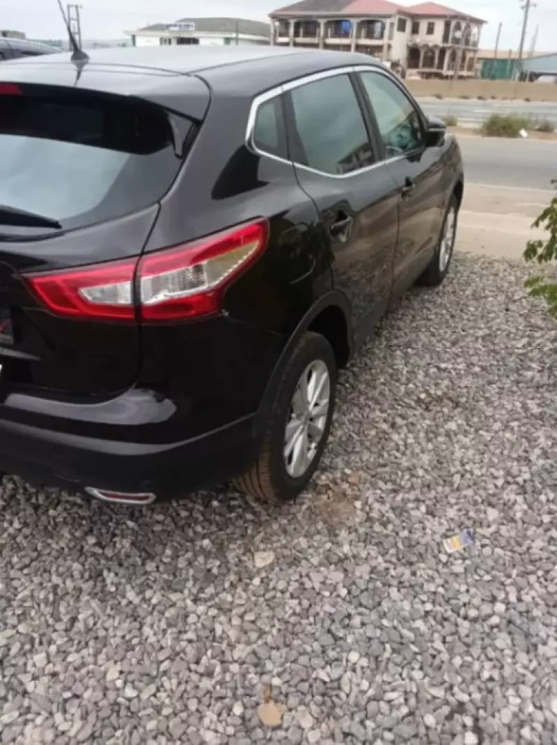 Nissan Qashqai   - 2015