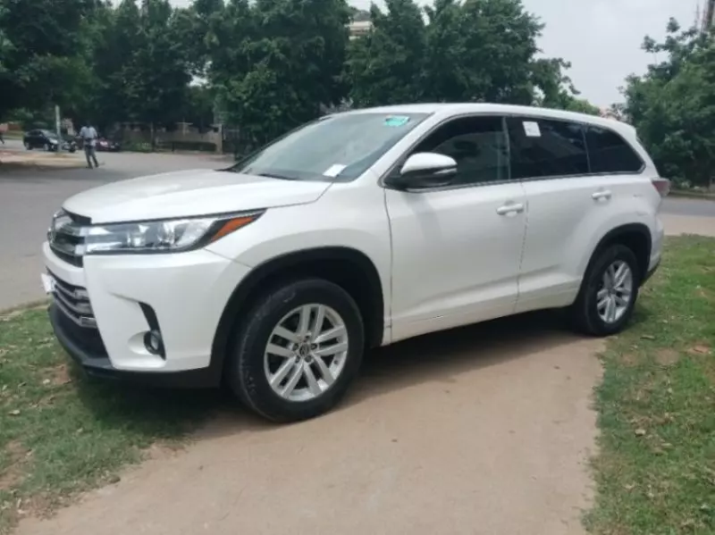 Toyota Highlander   - 2017