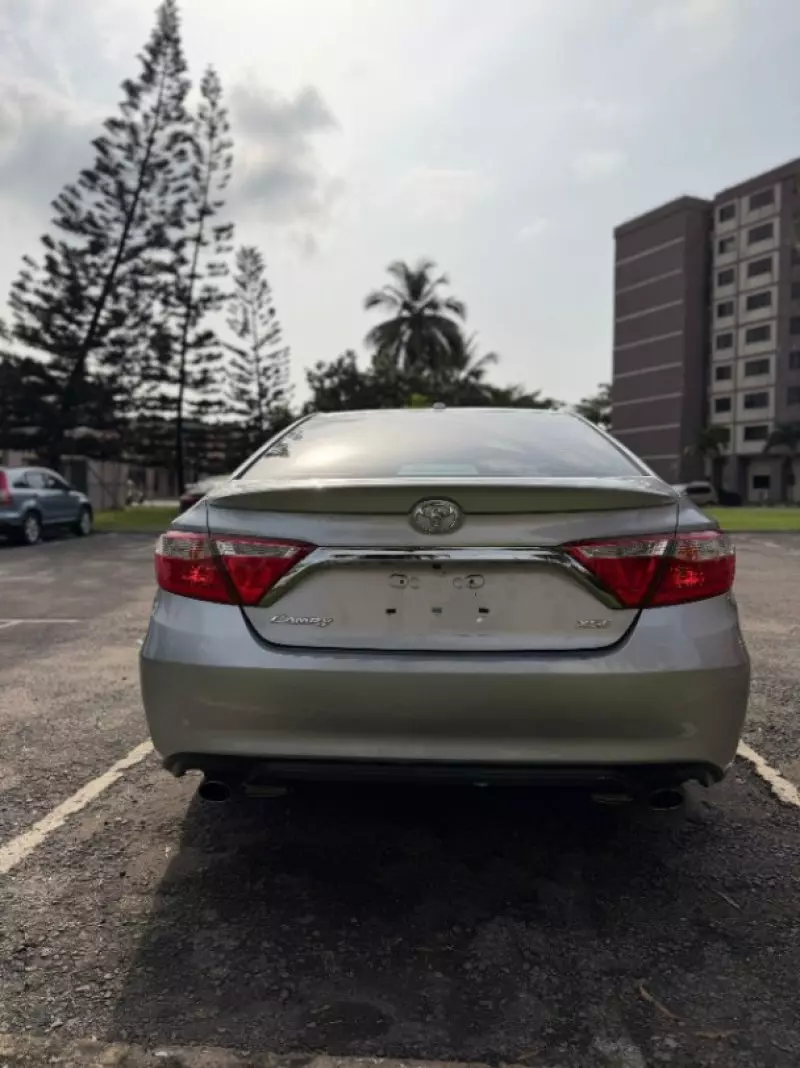Toyota Camry - 2015
