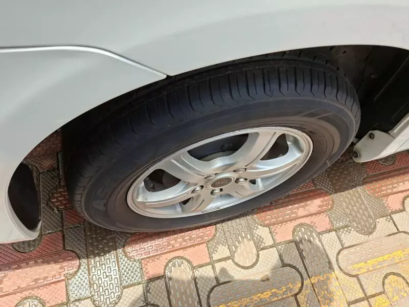 Toyota Noah   - 2012