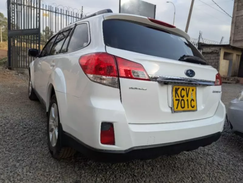 Subaru Outback   - 2012