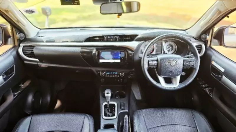 Toyota Hilux   - 2021