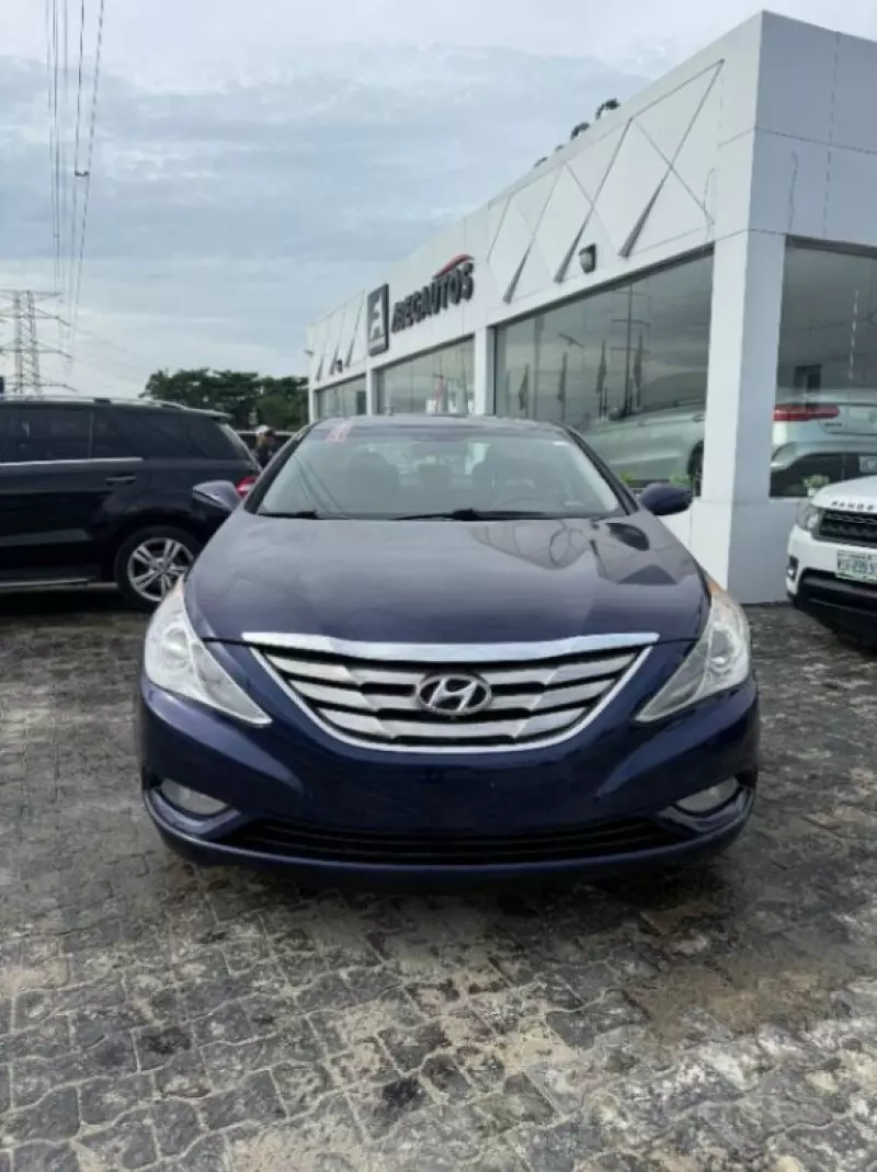 Hyundai Sonata   - 2012