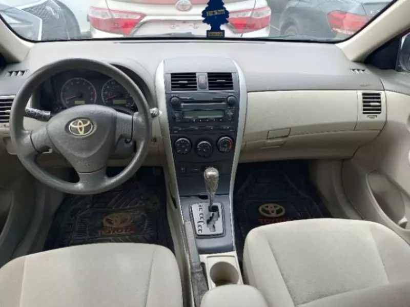 Toyota Corolla   - 2009