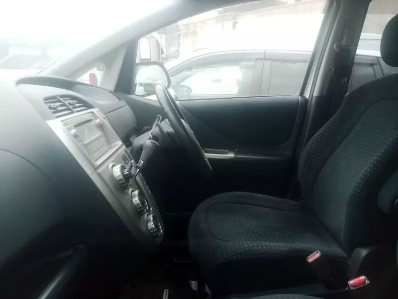 Toyota Ractis   - 2011