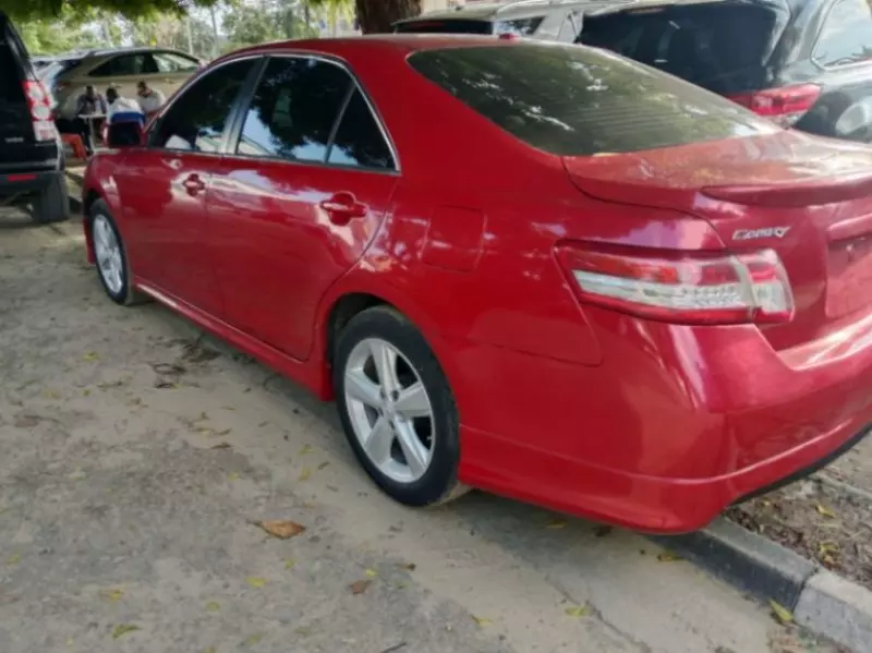Toyota Camry   - 2010