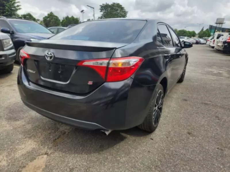 Toyota Corolla   - 2016