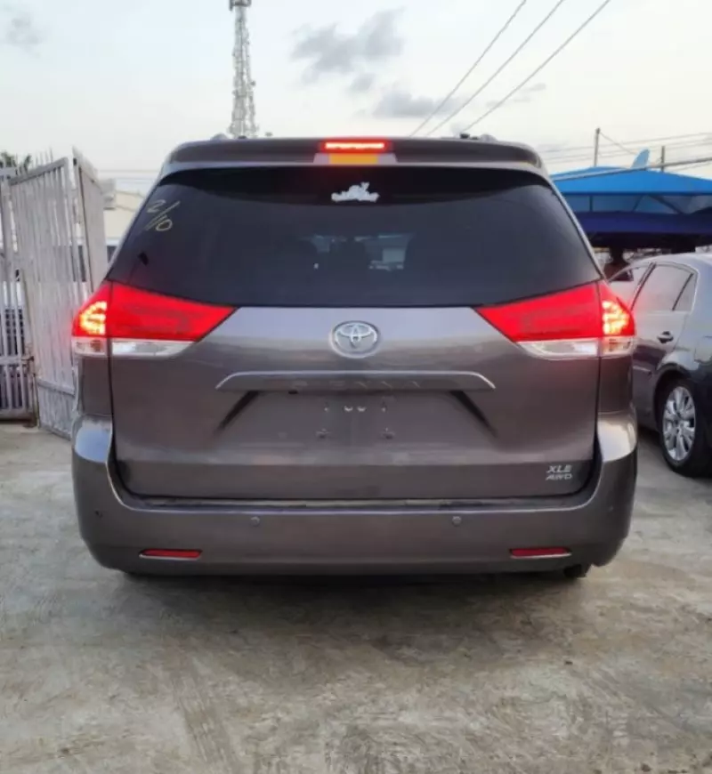 Toyota Sienna   - 2013