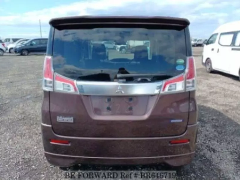 Mitsubishi Delica    - 2015