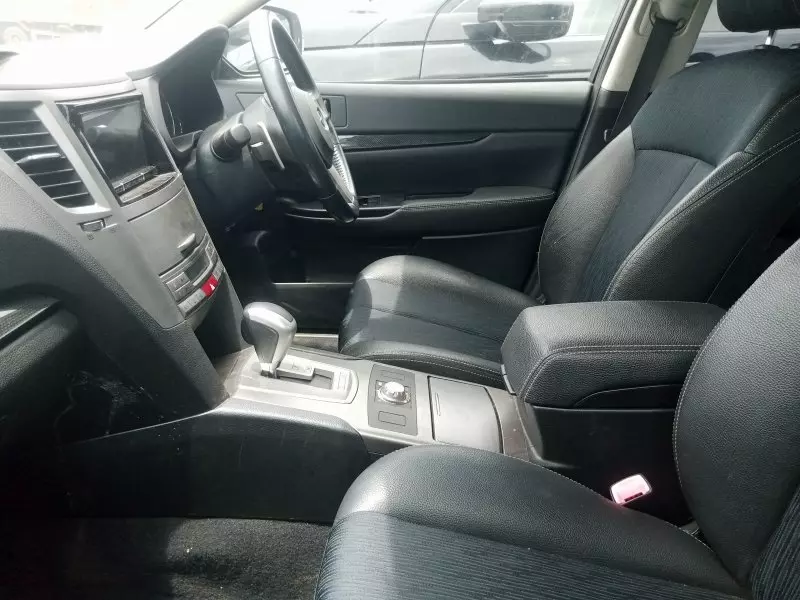 Subaru Legacy   - 2011