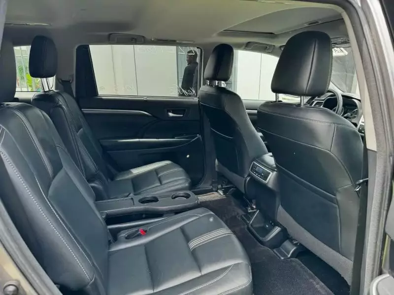 Toyota Highlander   - 2017