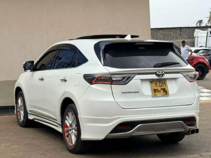 Toyota Harrier   - 2017