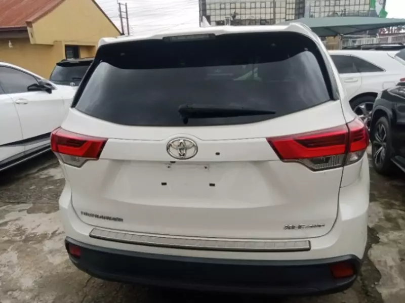 Toyota Highlander   - 2019
