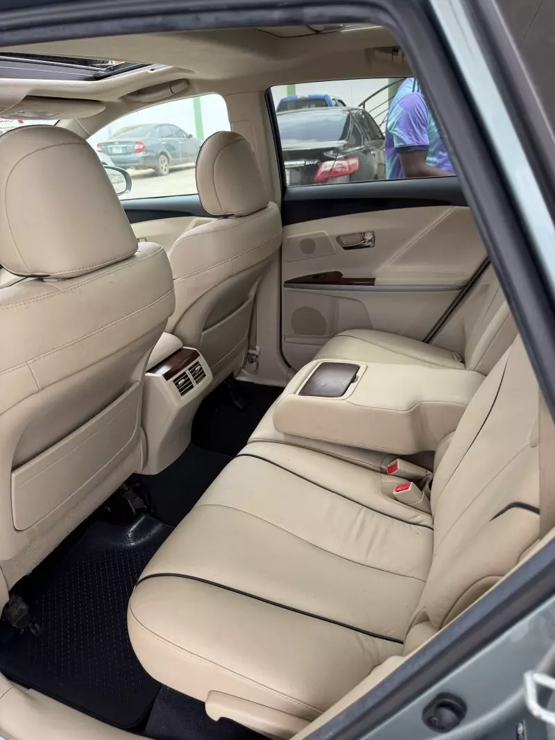 Toyota Venza   - 2011