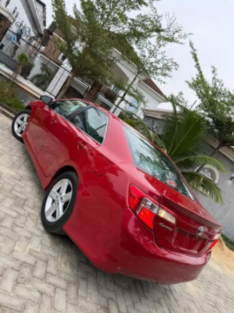 Toyota Camry - 2012