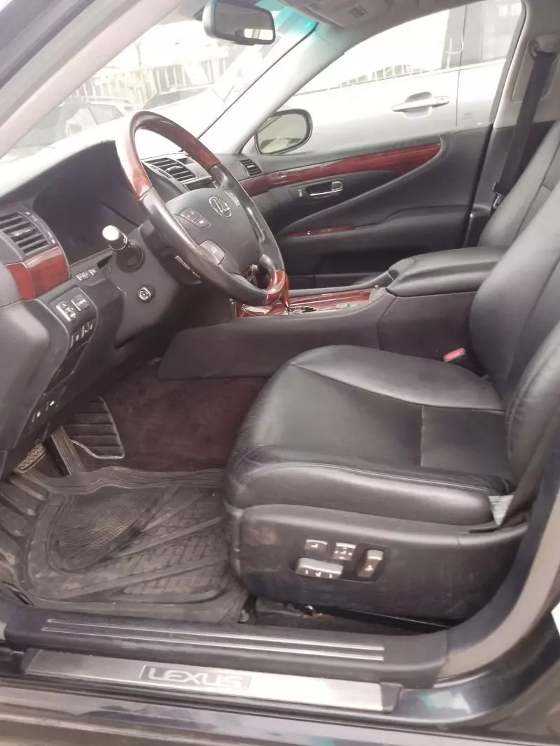 Lexus LS 460   - 2007