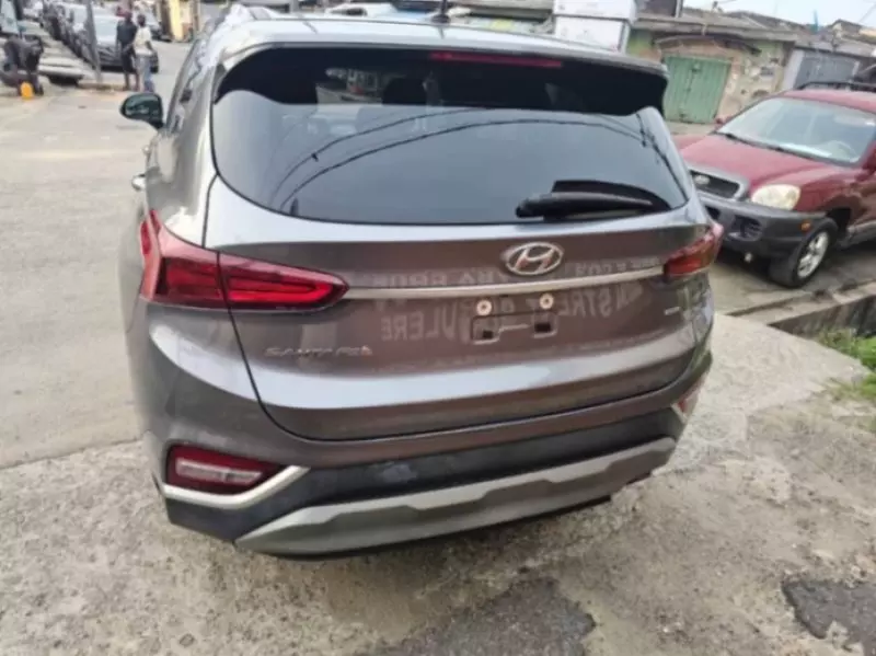 Hyundai Santa Fe   - 2019
