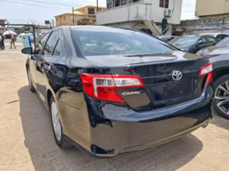 Toyota Camry   - 2012