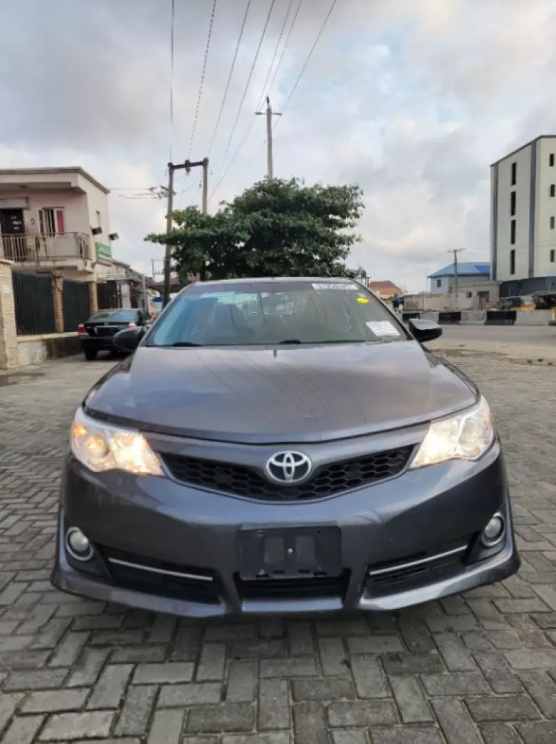 Toyota Camry   - 2013