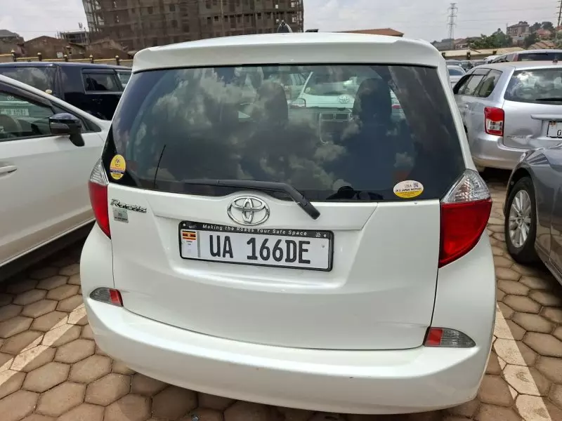 Toyota Ractis   - 2012