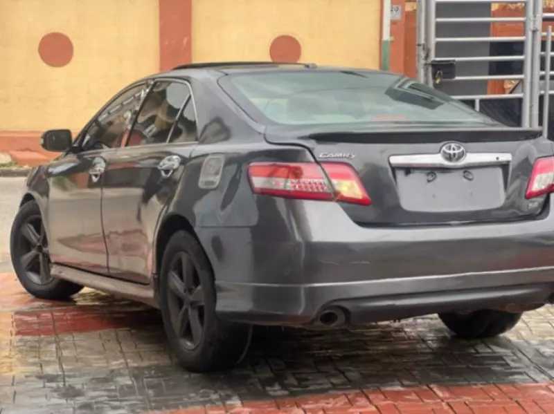 Toyota Camry   - 2010