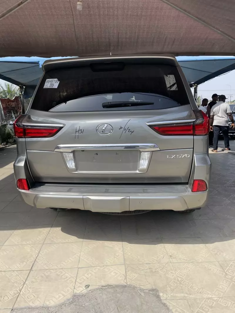 Lexus LX 570   - 2017