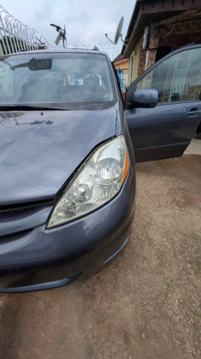 Toyota Sienna   - 2008
