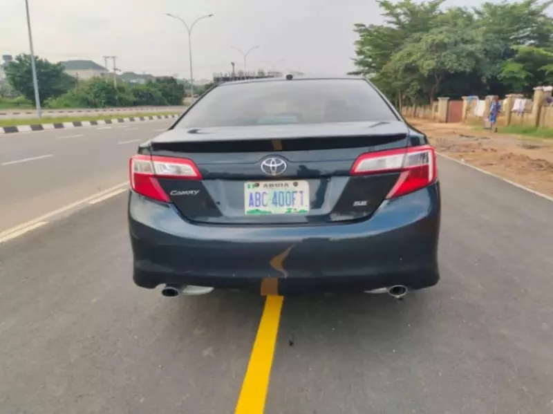 Toyota Camry   - 2012